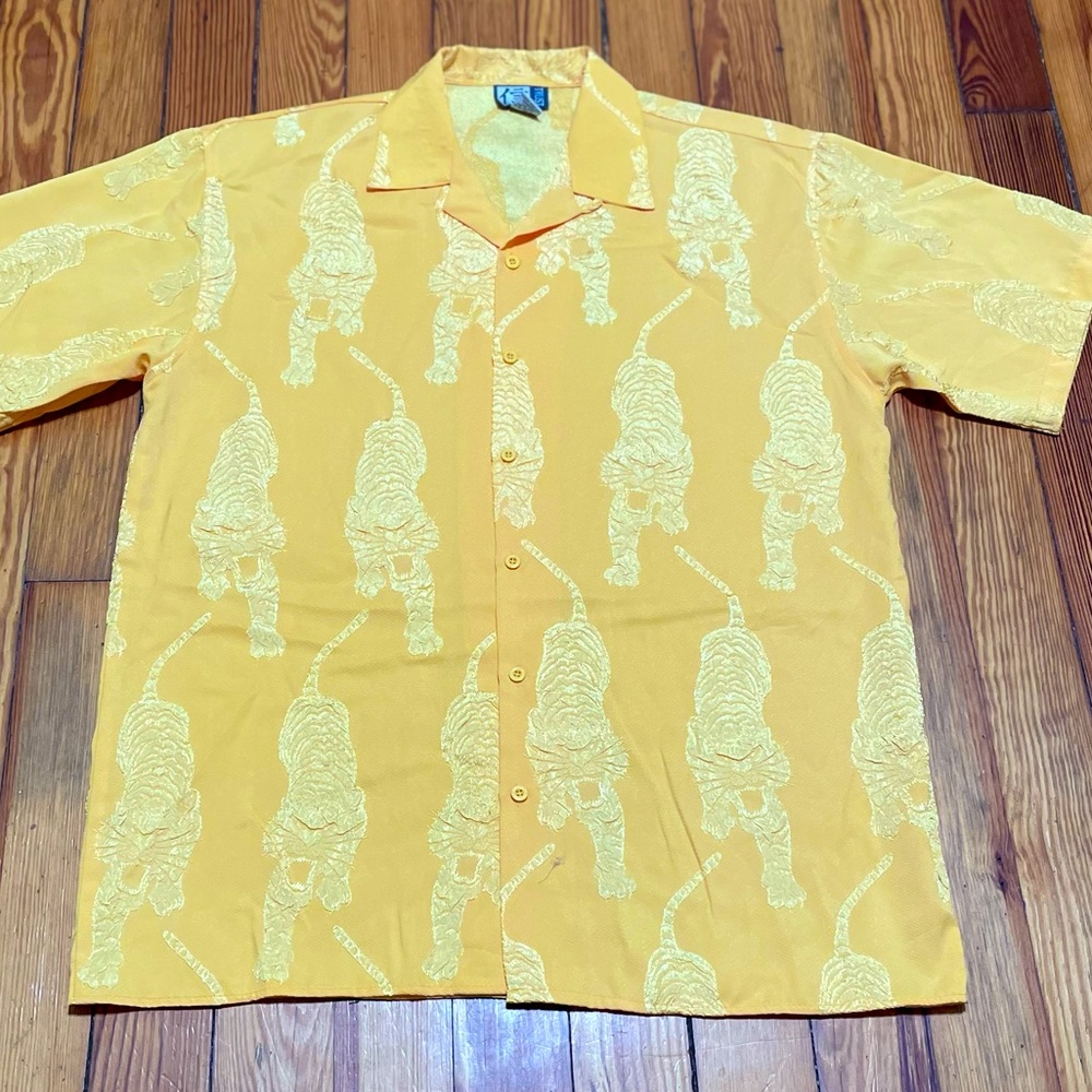 Vintage Y2K All Over Tiger Design Button Up Shirt 🔥🔥 Size: Large